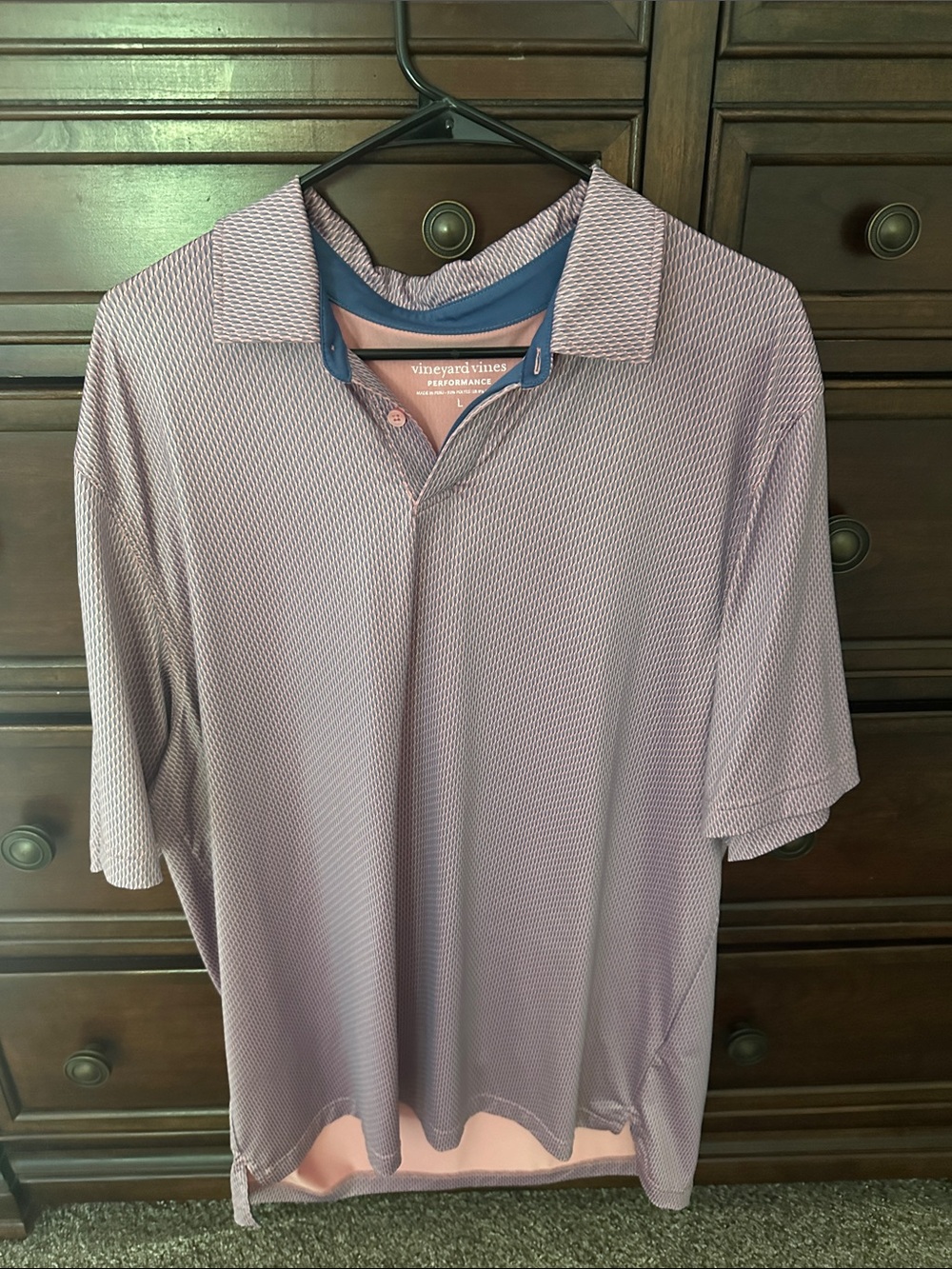Vineyard Vines Men’s Performance Polo — Light pink and blue